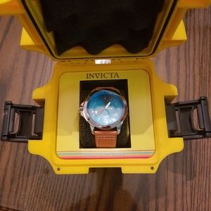 Invictia mens watch nwt and with case.